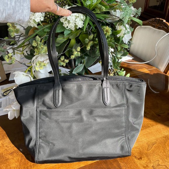 MICHAEL KORS TRAVEL TOTE BAG BLACK - Picture 5 of 10